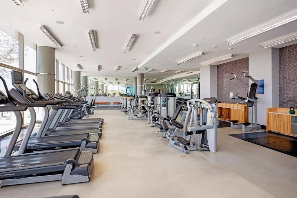 Apartmán Lovely Upscale High Rise Private Parking & Pool Los Angeles Exteriér fotografie
