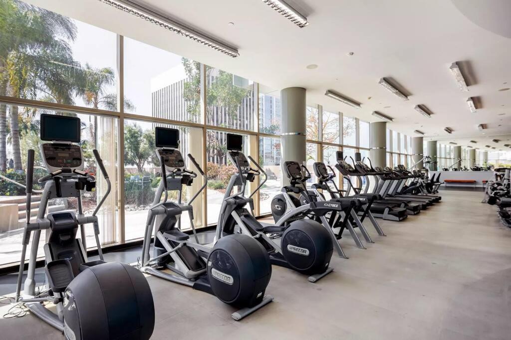 Apartmán Lovely Upscale High Rise Private Parking & Pool Los Angeles Exteriér fotografie