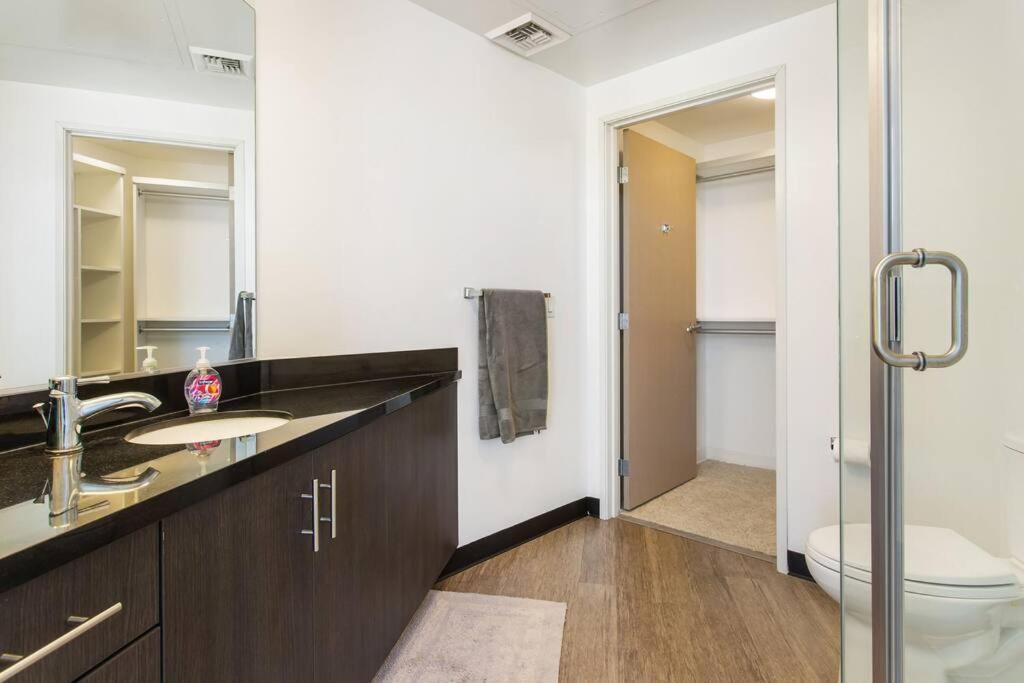 Apartmán Lovely Upscale High Rise Private Parking & Pool Los Angeles Exteriér fotografie