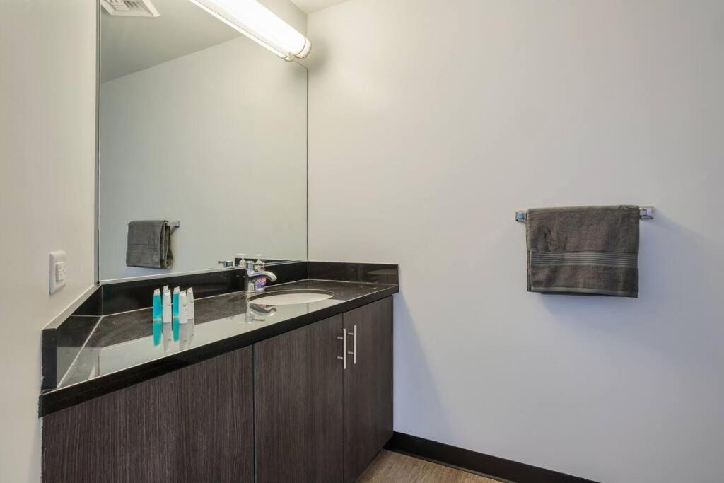 Apartmán Lovely Upscale High Rise Private Parking & Pool Los Angeles Exteriér fotografie