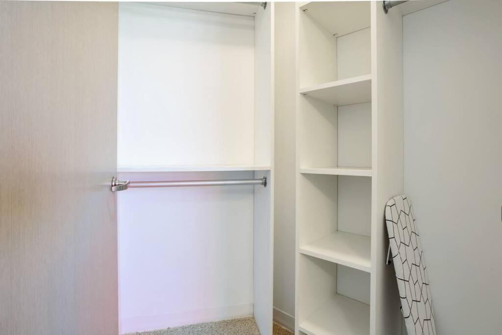 Apartmán Lovely Upscale High Rise Private Parking & Pool Los Angeles Exteriér fotografie