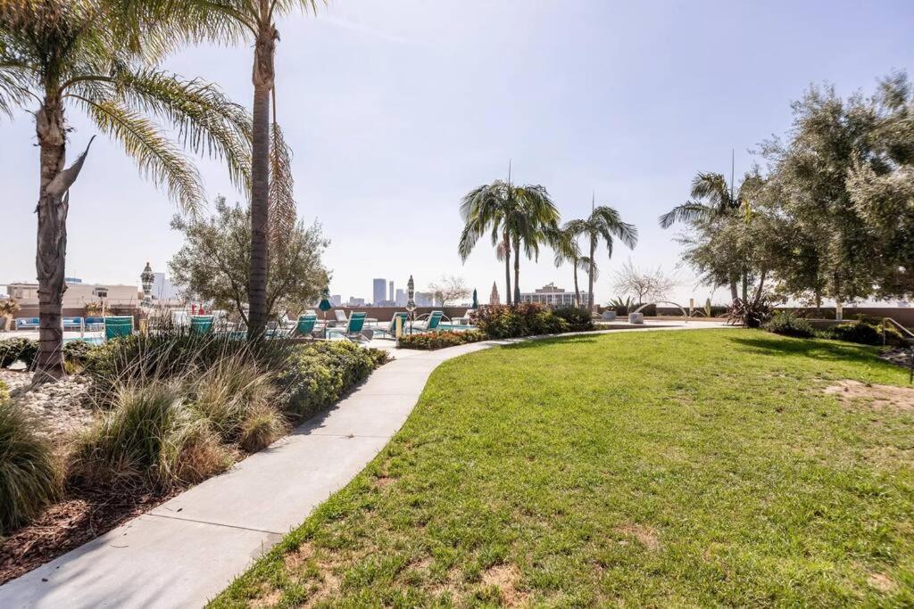 Apartmán Lovely Upscale High Rise Private Parking & Pool Los Angeles Exteriér fotografie