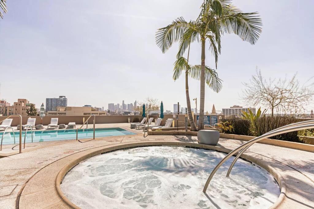 Apartmán Lovely Upscale High Rise Private Parking & Pool Los Angeles Exteriér fotografie