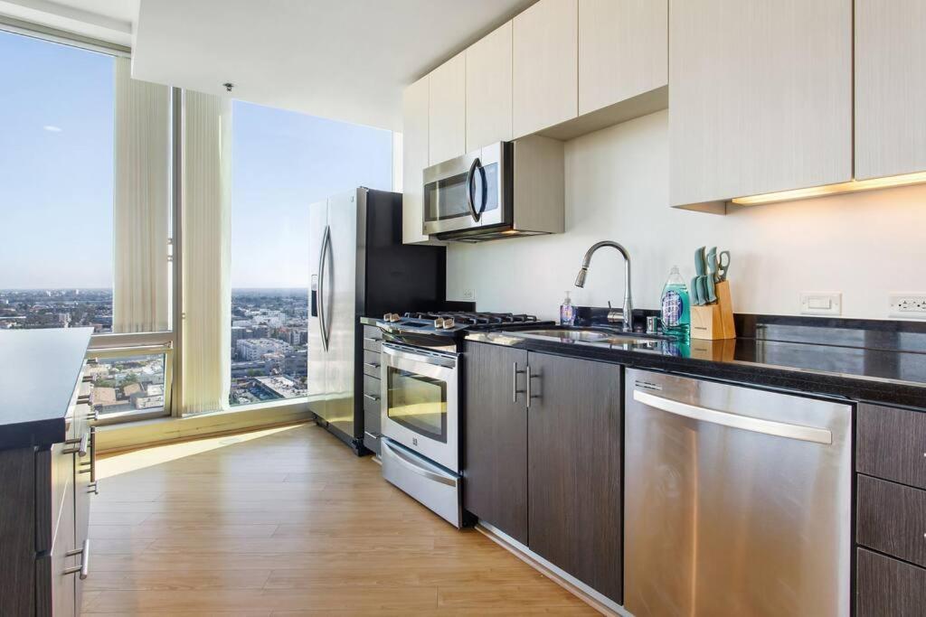 Apartmán Lovely Upscale High Rise Private Parking & Pool Los Angeles Exteriér fotografie