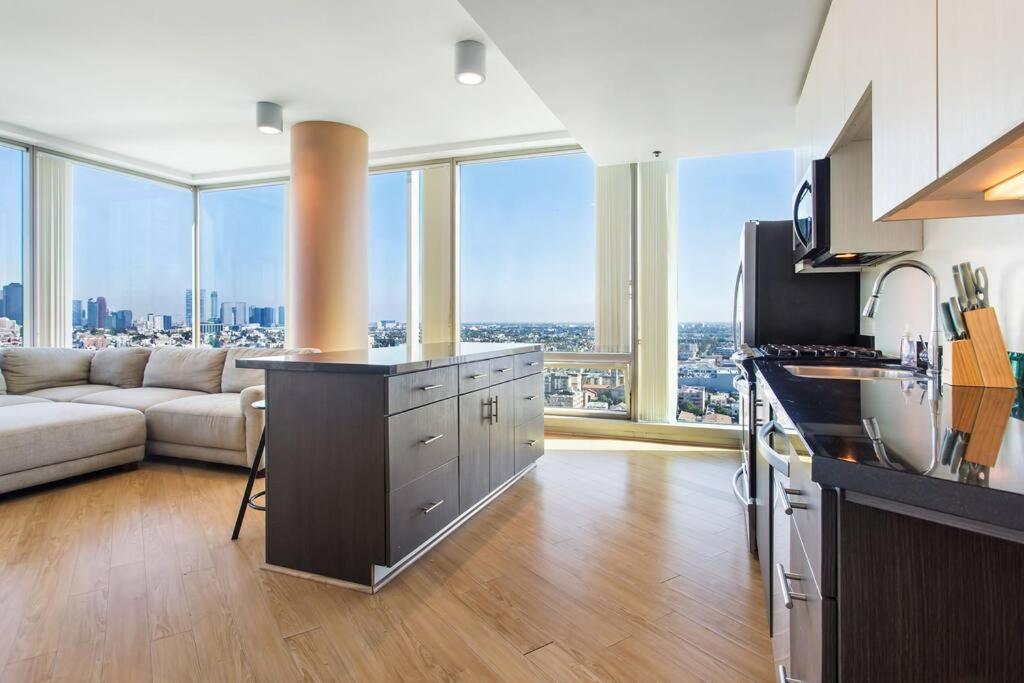 Apartmán Lovely Upscale High Rise Private Parking & Pool Los Angeles Exteriér fotografie