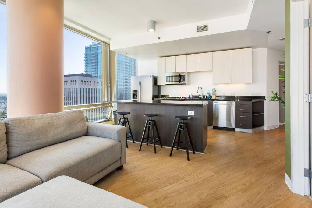 Apartmán Lovely Upscale High Rise Private Parking & Pool Los Angeles Exteriér fotografie