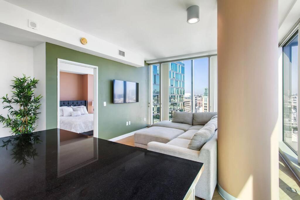 Apartmán Lovely Upscale High Rise Private Parking & Pool Los Angeles Exteriér fotografie